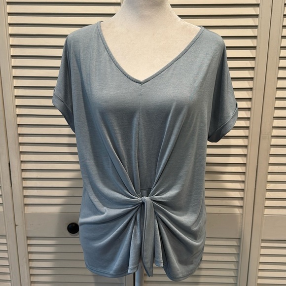 Alya V-Neck Top - Picture 1 of 7